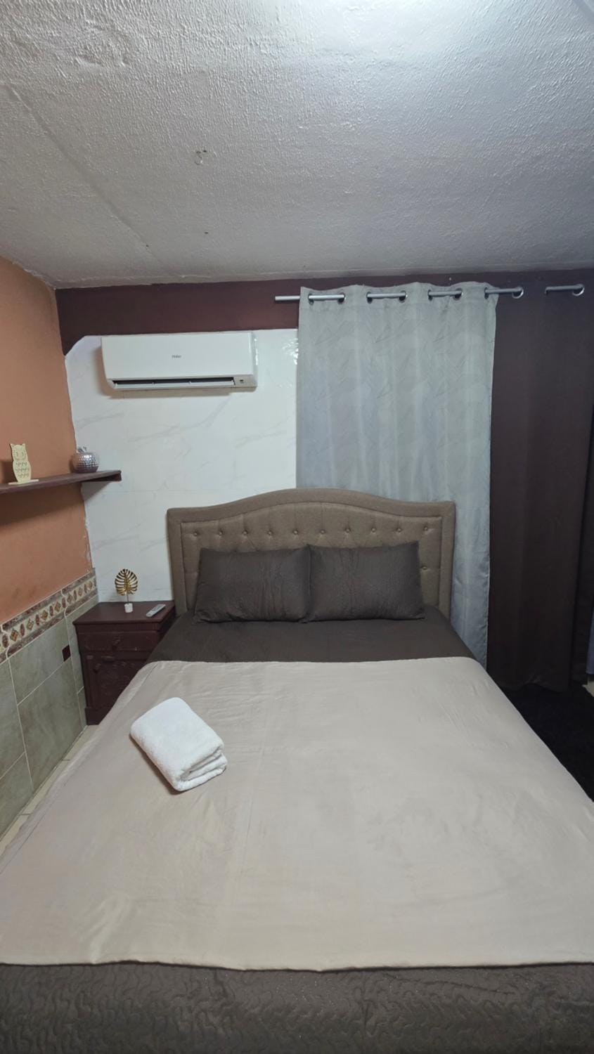 KR apartment CENTRO HISTÓRICO, SAN SALVADOR, TRES HABITACIONES 4 CAMAS parking wifi netflix VIX y mas Apartment in San Salvador