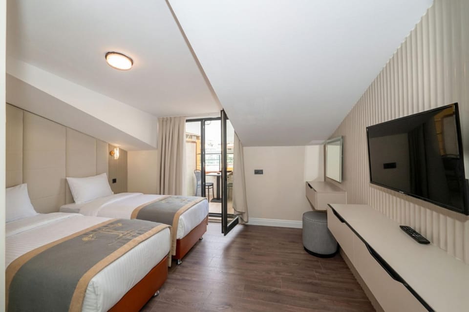 Bed, TV and multimedia, Balcony/Terrace, Photo of the whole room