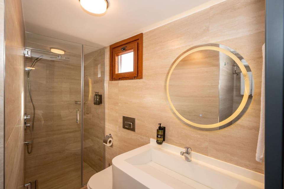 Shower, Bathroom, towels