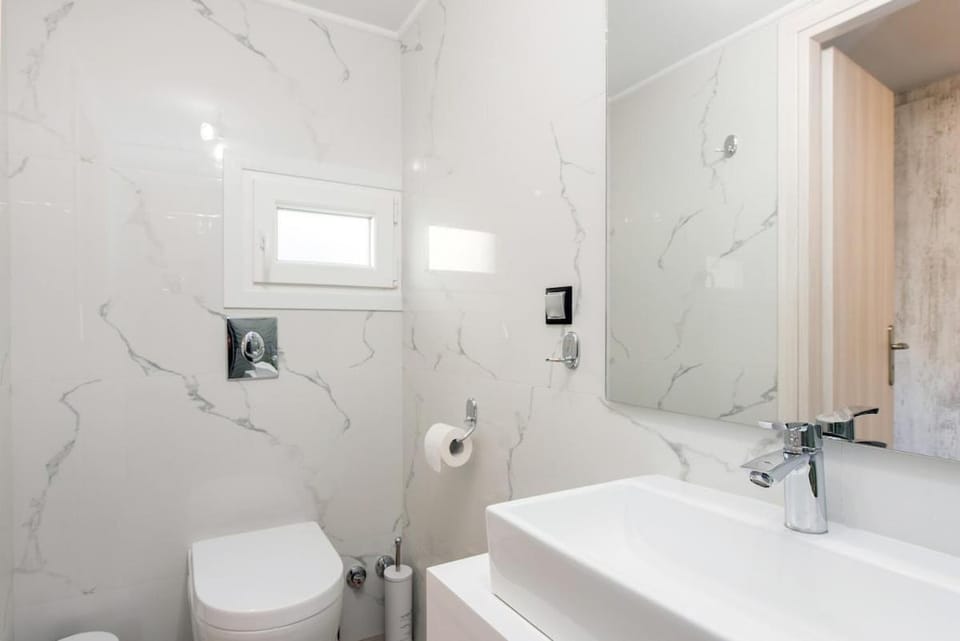Toilet, Bathroom, Bath, towels