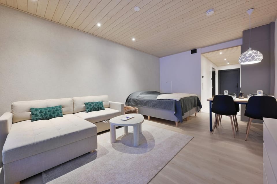 Bed, Photo of the whole room, Seating area, Bedroom