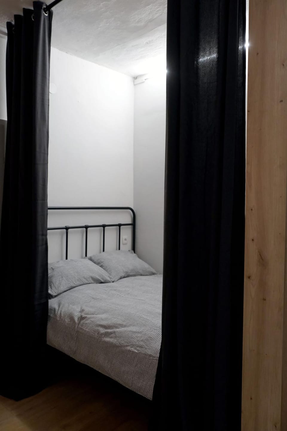 Bed, Living room