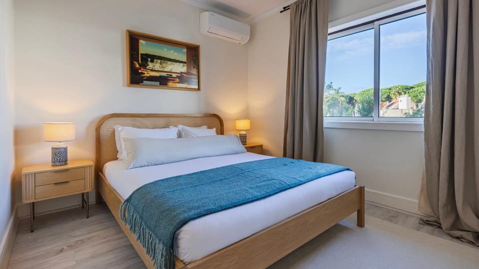 Bed, Photo of the whole room, Bedroom, air conditioner