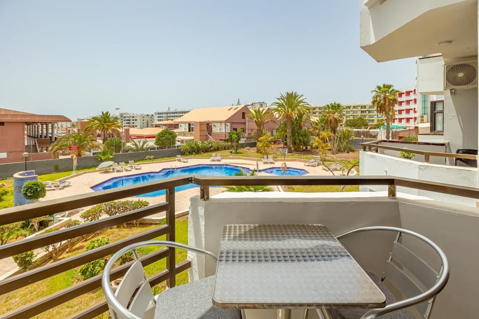 Day, Balcony/Terrace, Pool view, Swimming pool, sunbed
