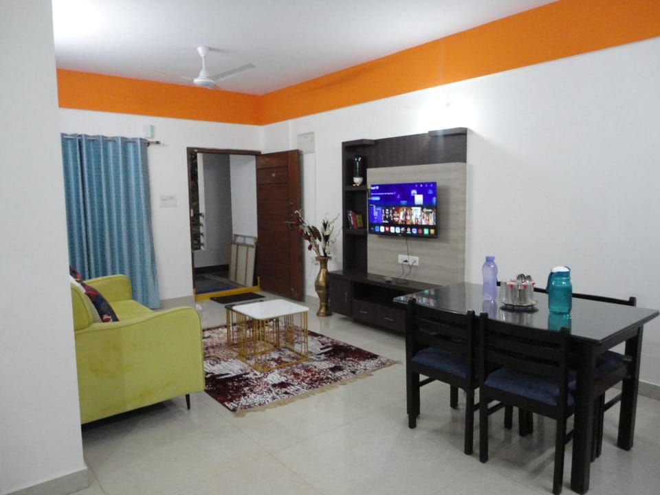 TV and multimedia, Living room, Dining area