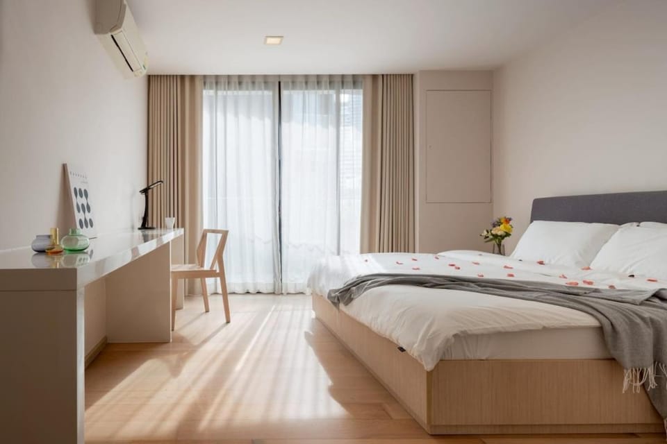 Bed, Photo of the whole room, Bedroom