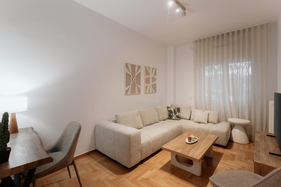 TV and multimedia, Living room, Seating area, Dining area, air conditioner