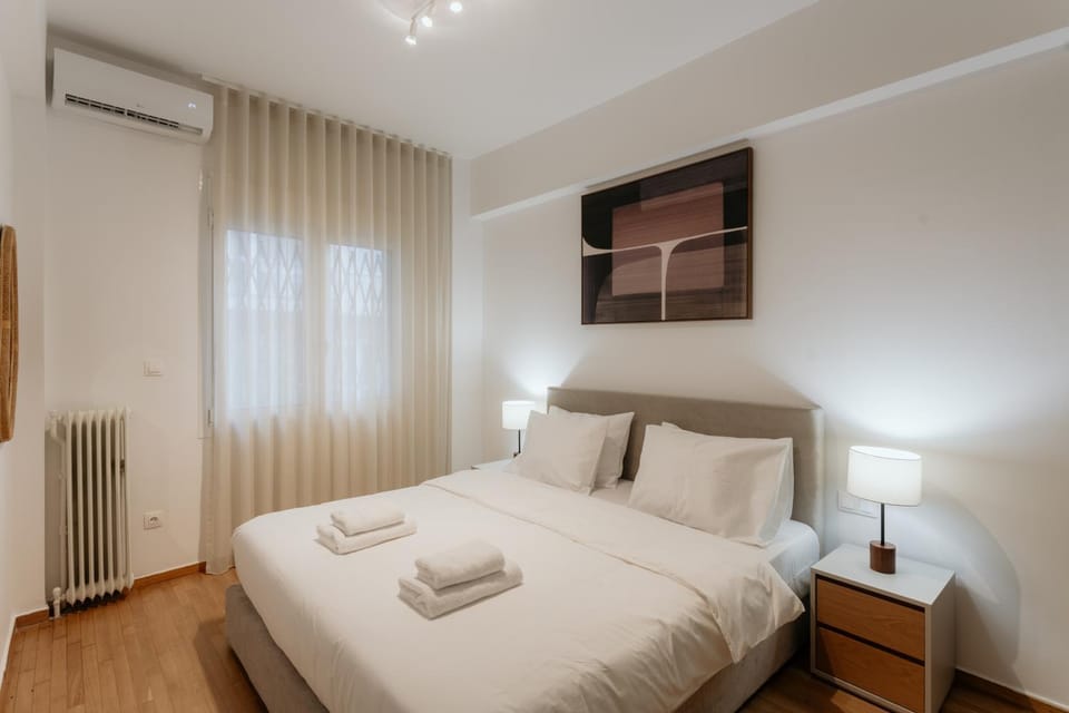Bed, Decorative detail, Bedroom, towels, air conditioner