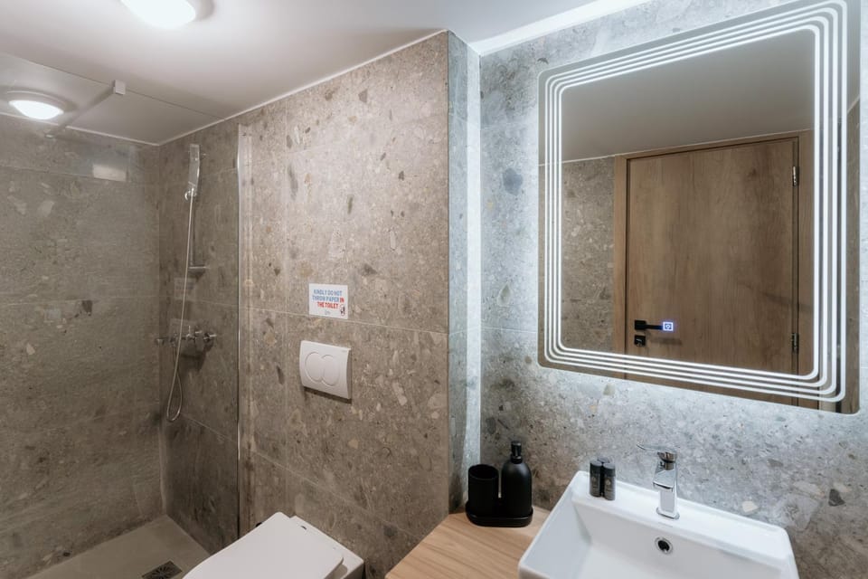 Shower, Bathroom, towels