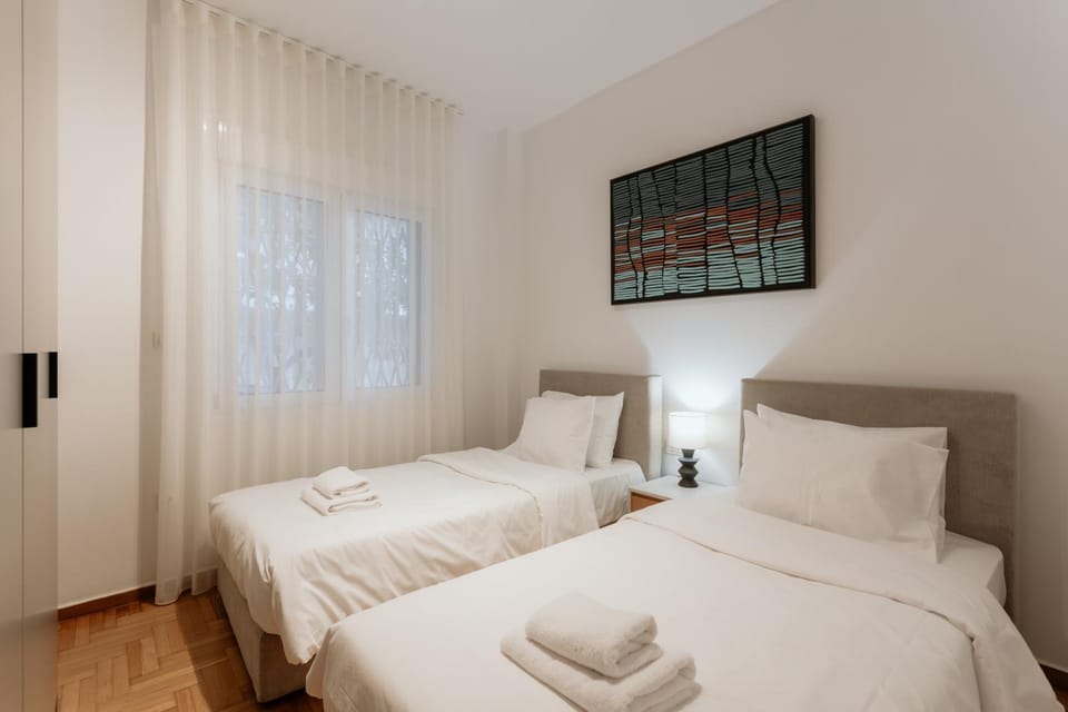 Bed, Bedroom, towels, air conditioner