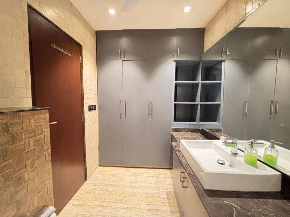 Bathroom, wardrobe