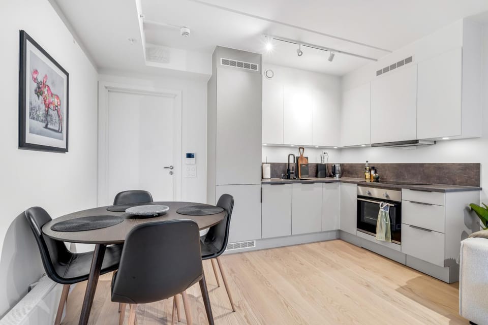 Coffee/tea facilities, Kitchen or kitchenette, Seating area, Dining area, dishwasher, oven, stove
