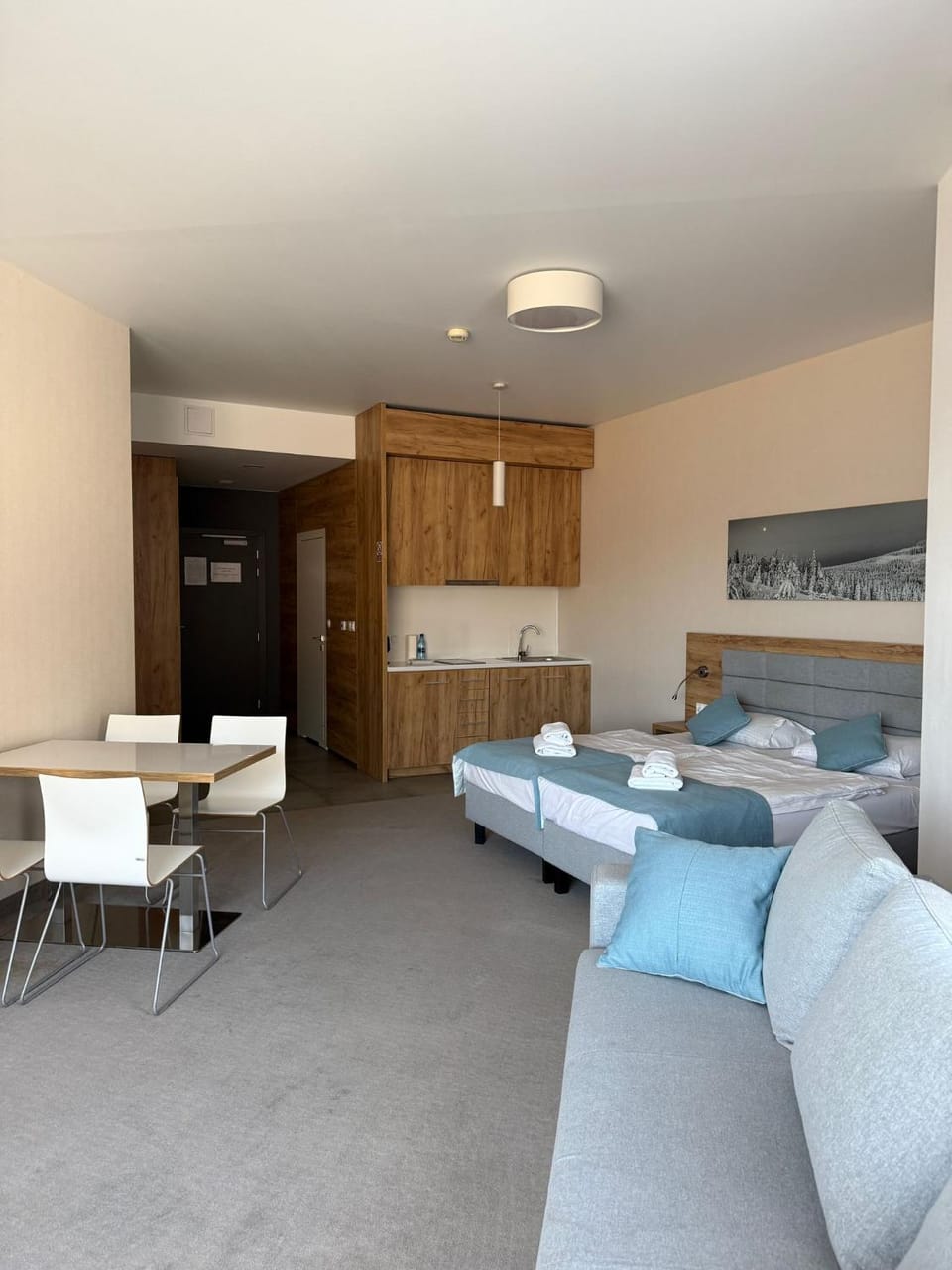 Kitchen or kitchenette, Seating area