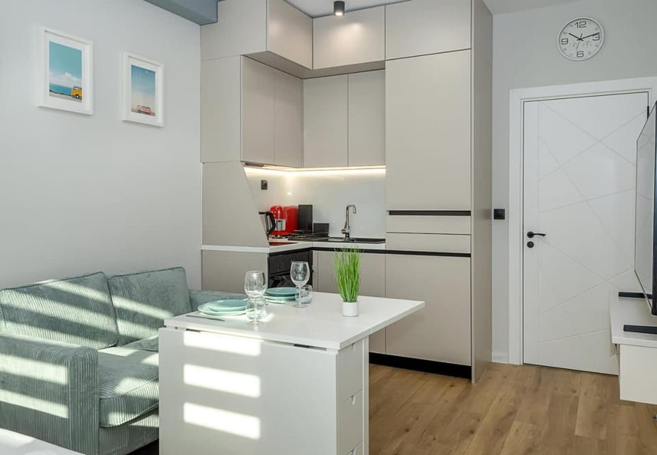 Kitchen or kitchenette, oven, stove