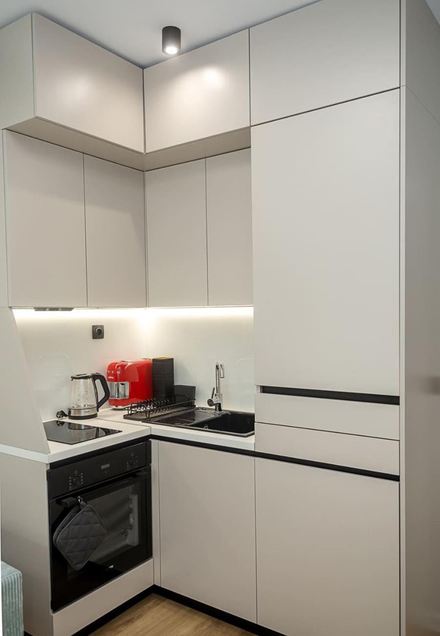 Kitchen or kitchenette, oven, stove