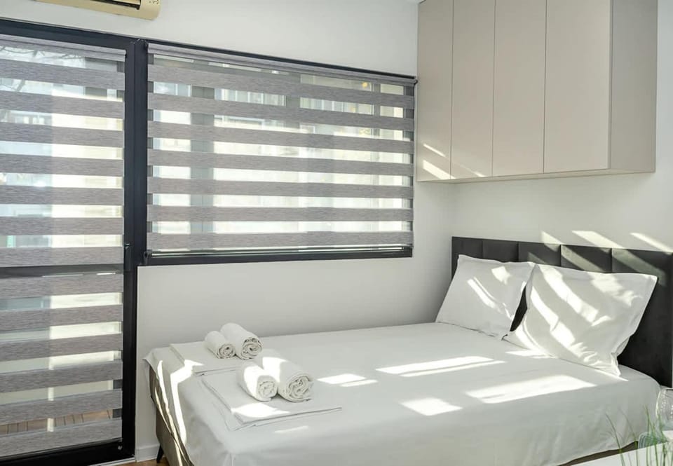 Bed, Living room, Seating area, Bedroom, air conditioner