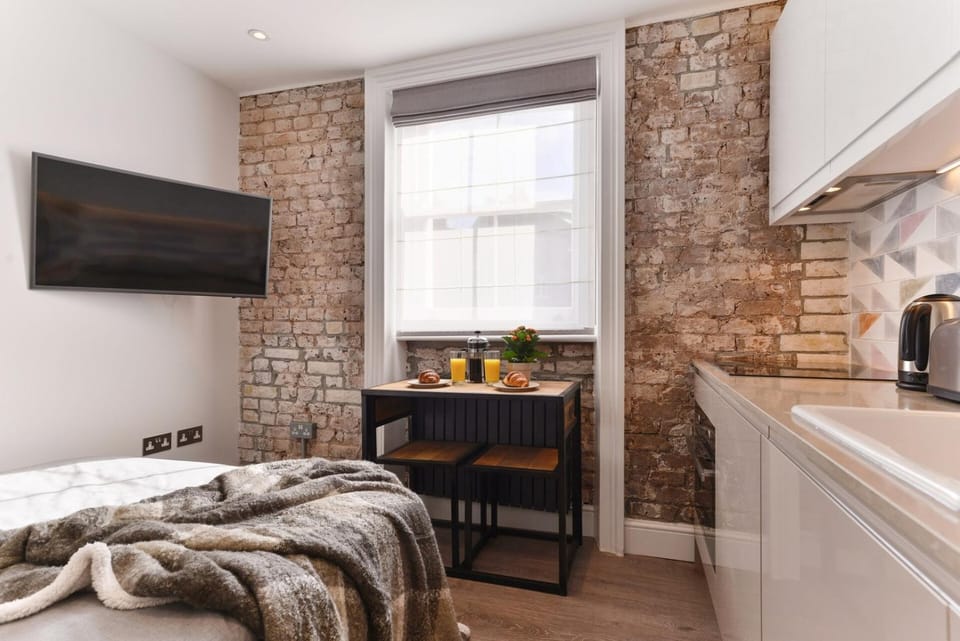 West Hampstead area, 5 minute walk to tube station Apartment in London Borough of Camden