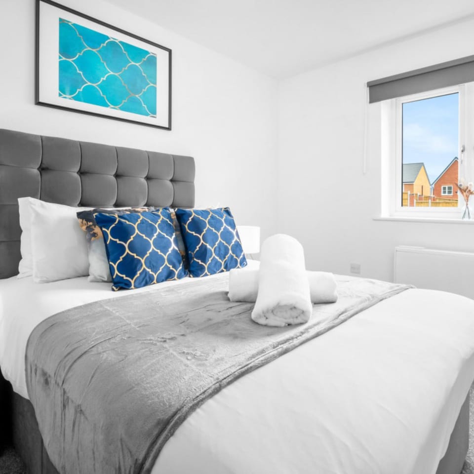 Bed, Bedroom, towels