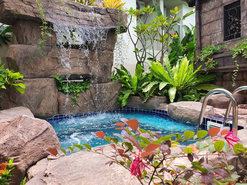 Swimming pool, Swimming pool