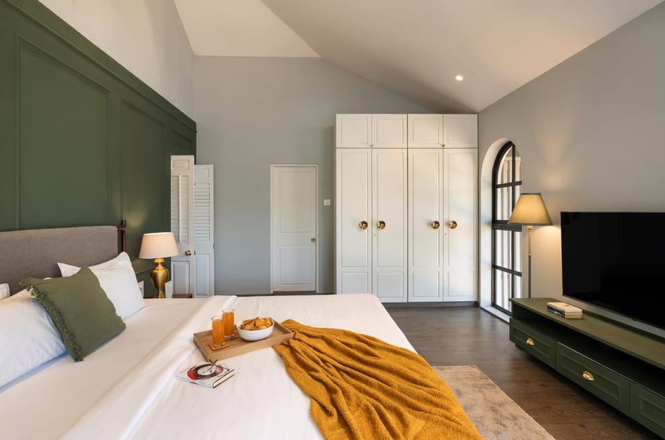 Bed, Bedroom