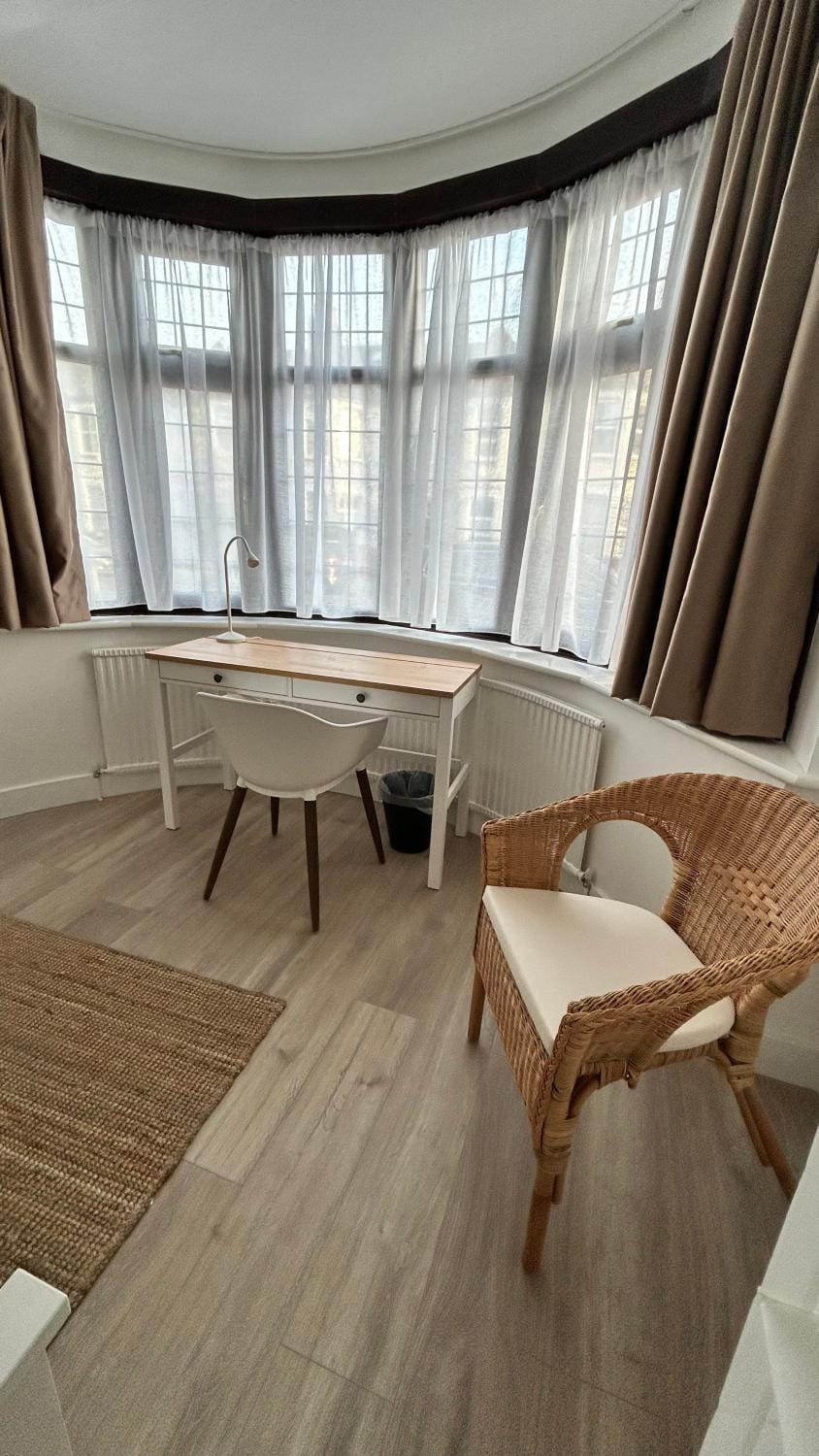 Spacious 3 Guests Ensuite Room,Piccadilly Line,Fast Access Central London 1 Apartment in London