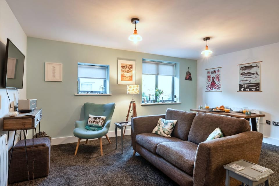 Communal lounge/ TV room, Living room