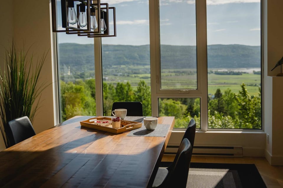 Elegant Condo - Balcony Pool & Stunning View Apartment in Baie-Saint-Paul
