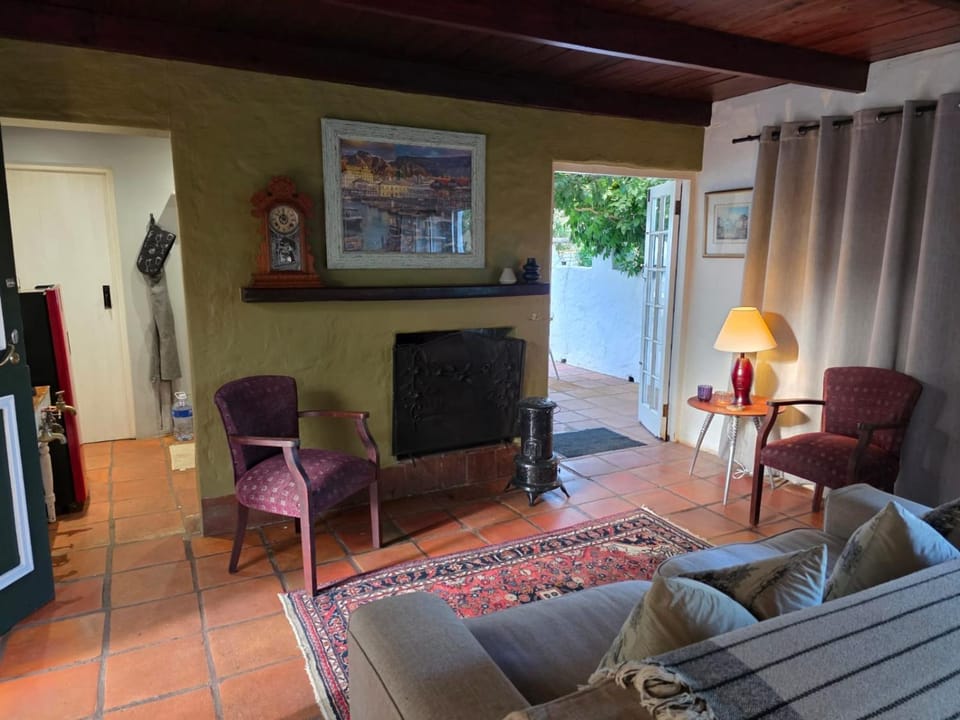 Living room, Seating area, fireplace