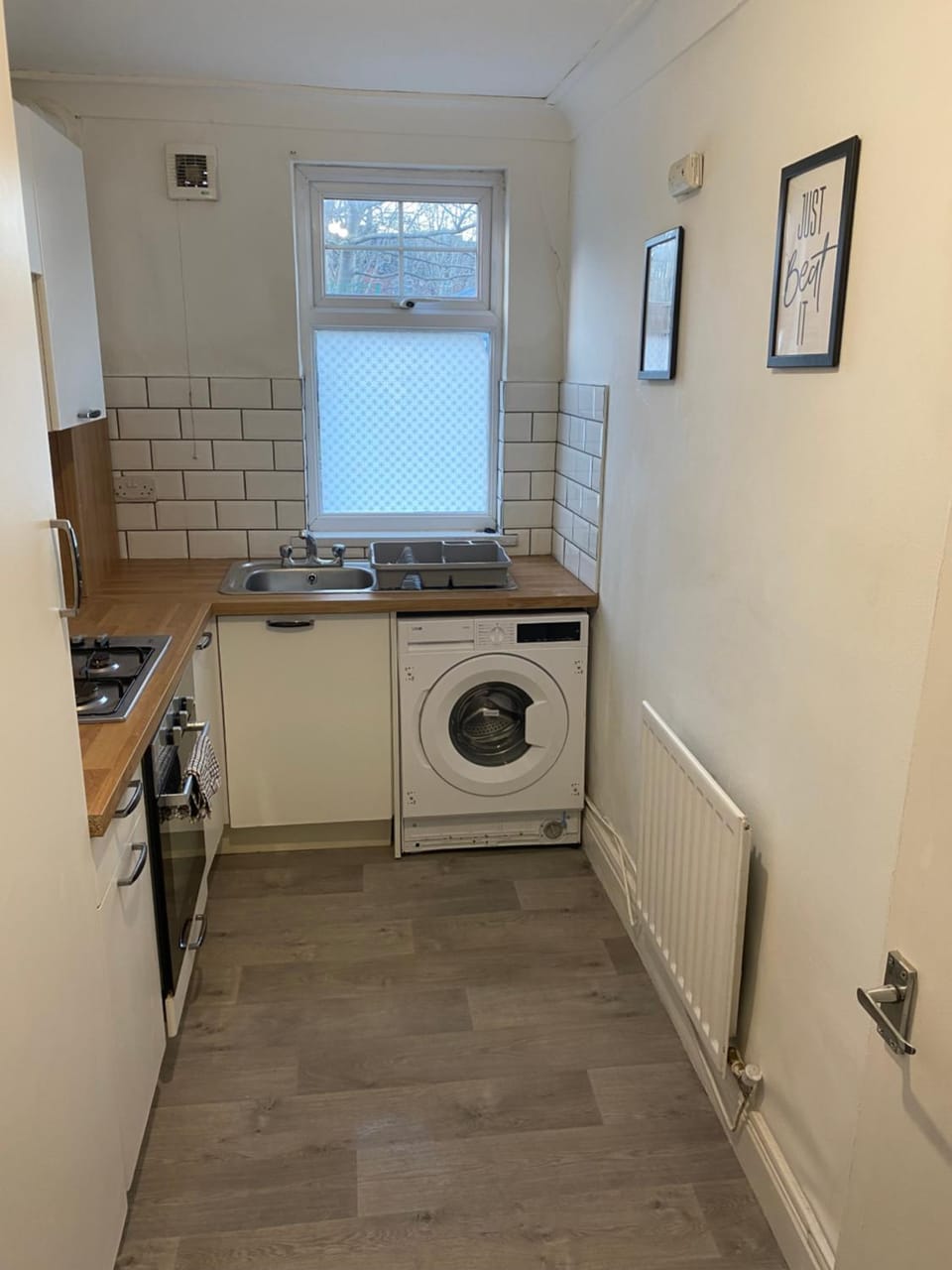 Kitchen or kitchenette, stove, washing machine