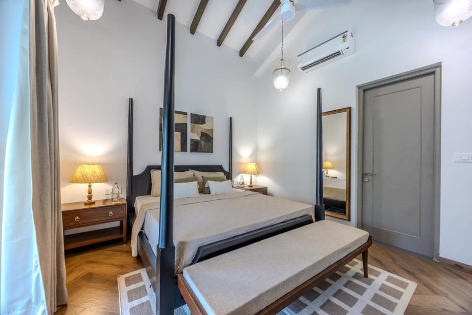 Photo of the whole room, Bedroom