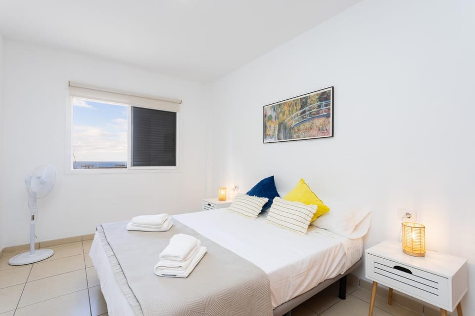 Home2Book Coastal Hideaway Los Abrigos Apartment in Abona