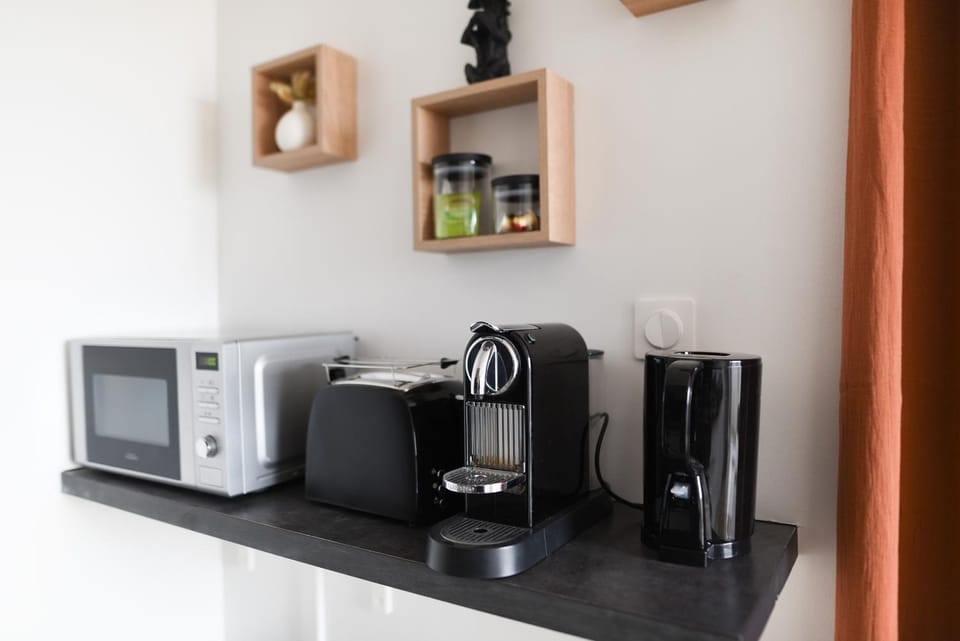 Coffee/tea facilities, toaster
