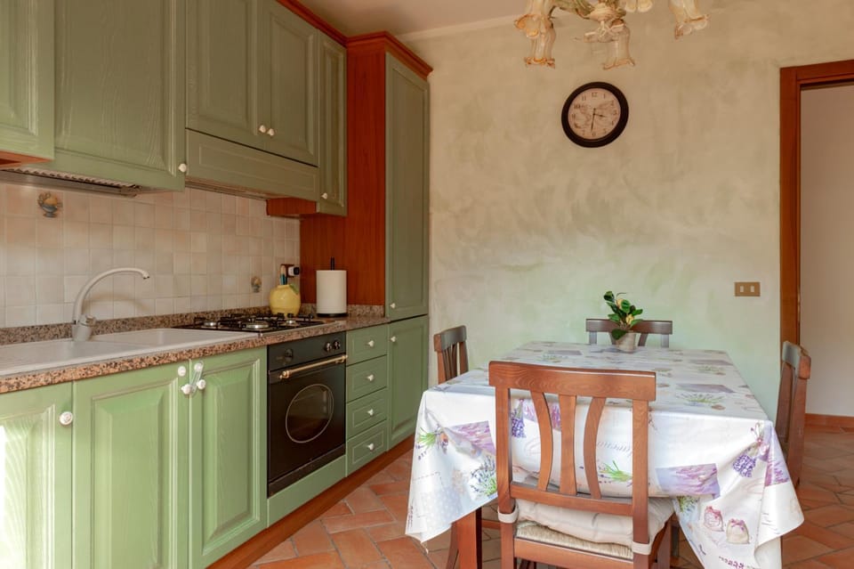 Property building, Kitchen or kitchenette, Living room
