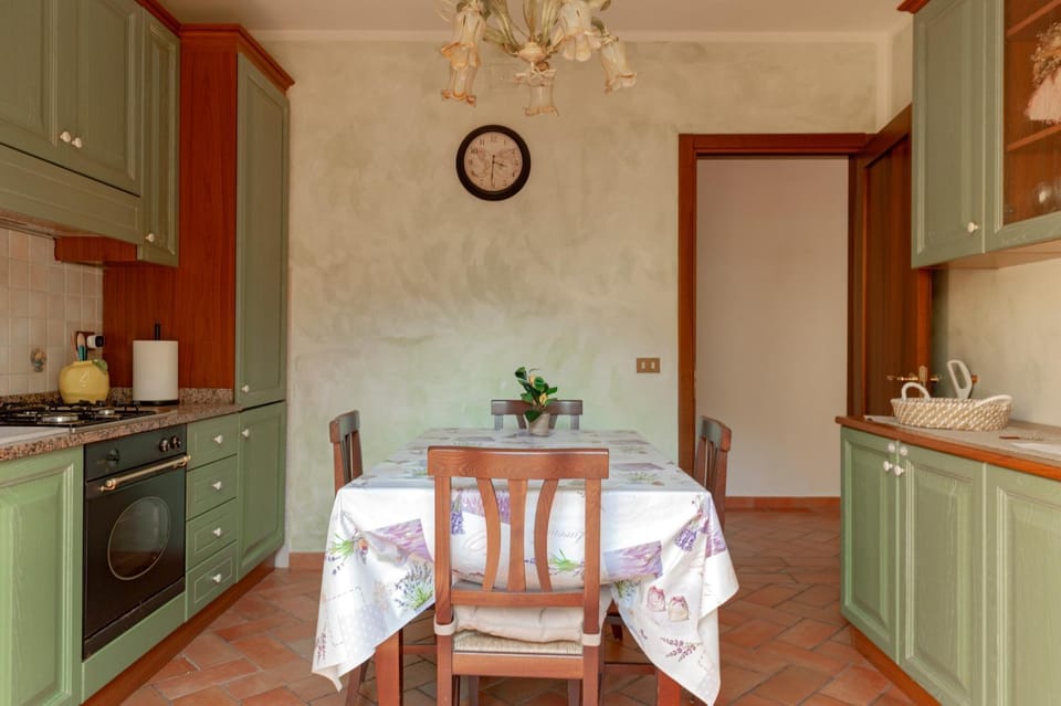Property building, Kitchen or kitchenette, Living room