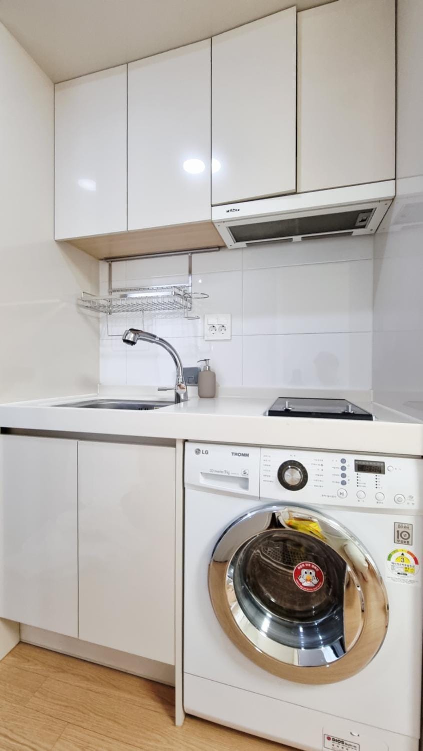 Kitchen or kitchenette, kitchen