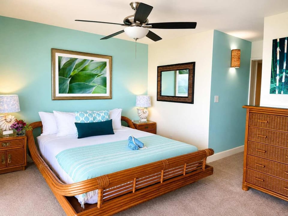 2 Kings Top Floor Oceanfront Big Lanai Views from the Top House in Kahana