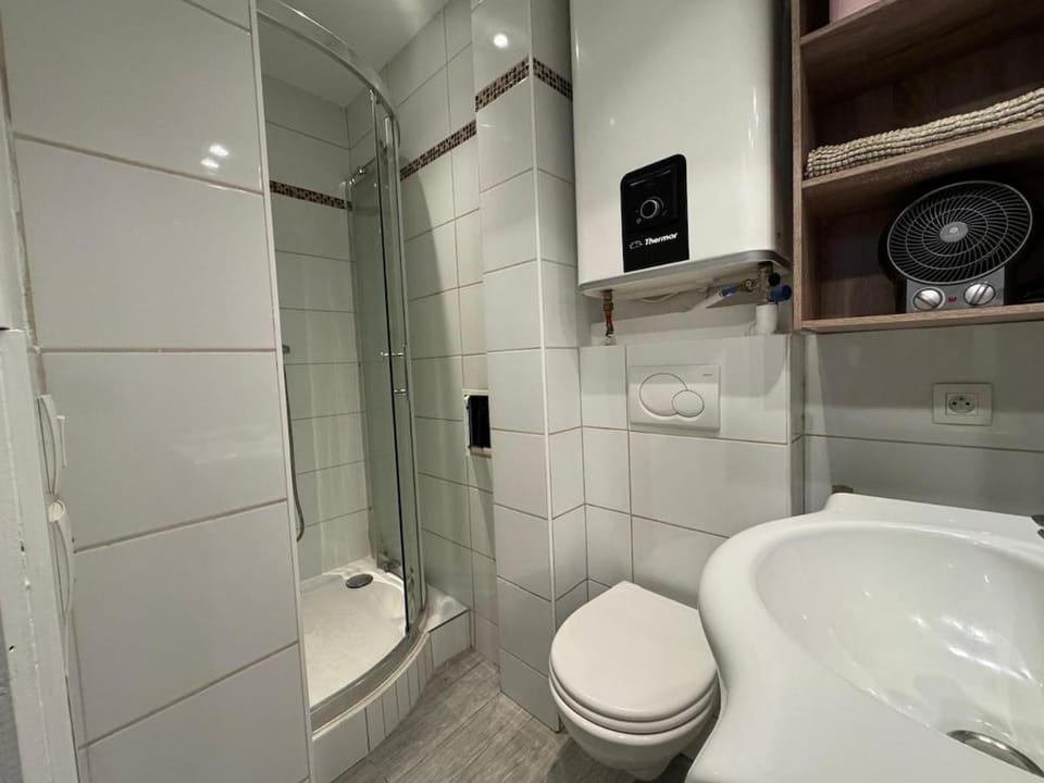 New studio between Jourdain and Buttes de Chaumont Apartment in Paris