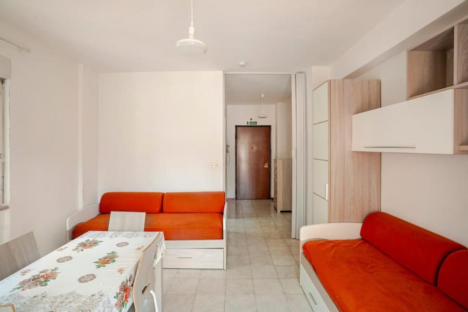 Bed, Living room, Photo of the whole room, Seating area, Dining area