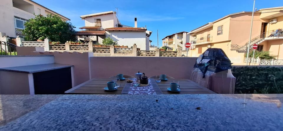 Patio, Day, Balcony/Terrace