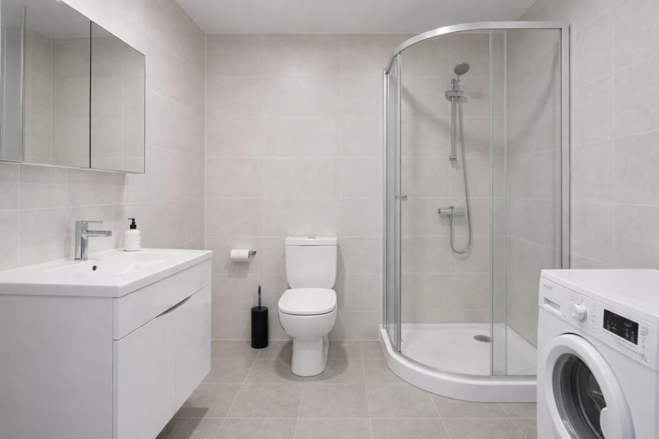 Shower, Toilet, dryer
