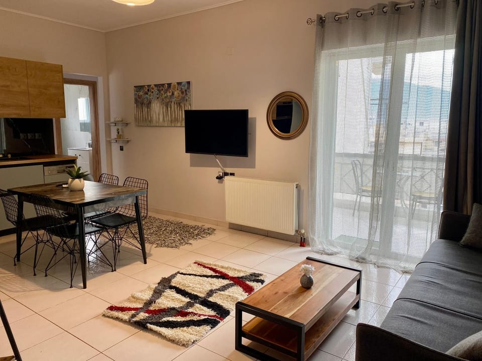 Communal lounge/ TV room, TV and multimedia, Kitchen or kitchenette, Living room, Seating area, Dining area, Evening entertainment
