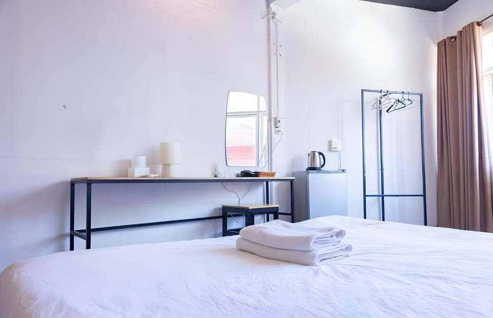 Bed, Photo of the whole room, Bedroom, towels