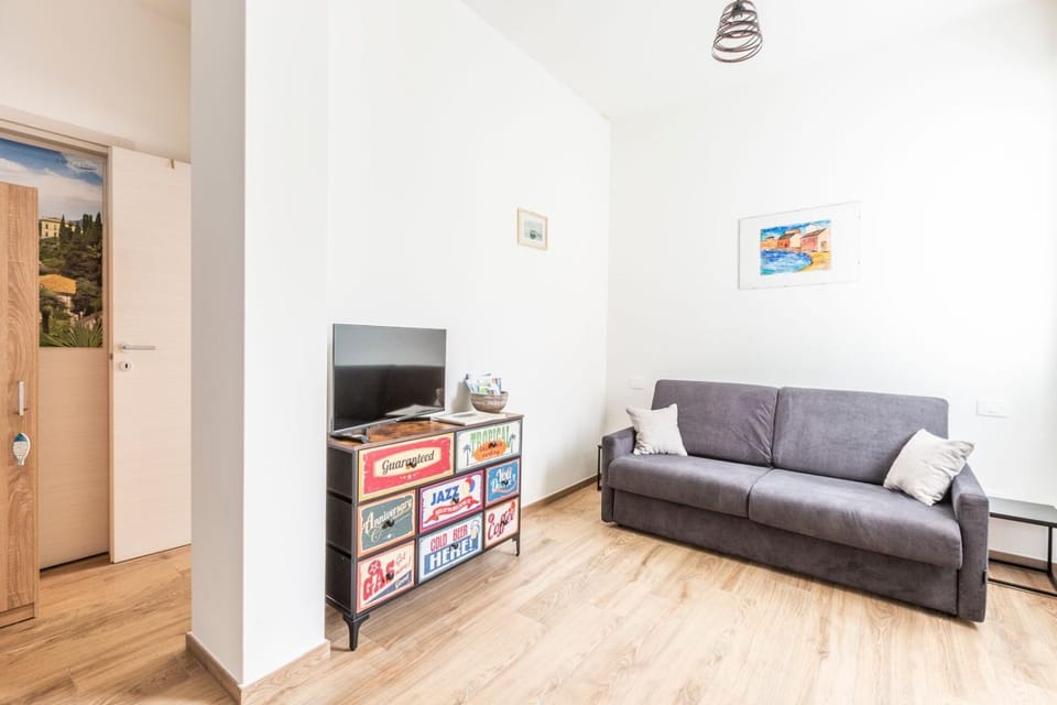 Day, Living room