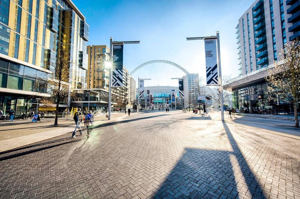 Wembley Central 2BR Near Stadium - Sleeps 8 Apartment in Wembley