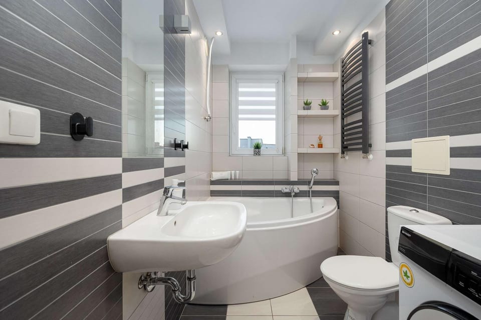 Toilet, Bathroom, Bath, towels, washing machine