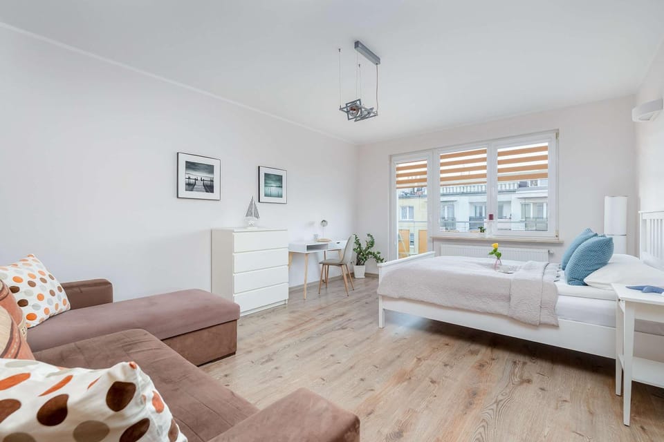 Bed, Photo of the whole room, Seating area, Bedroom