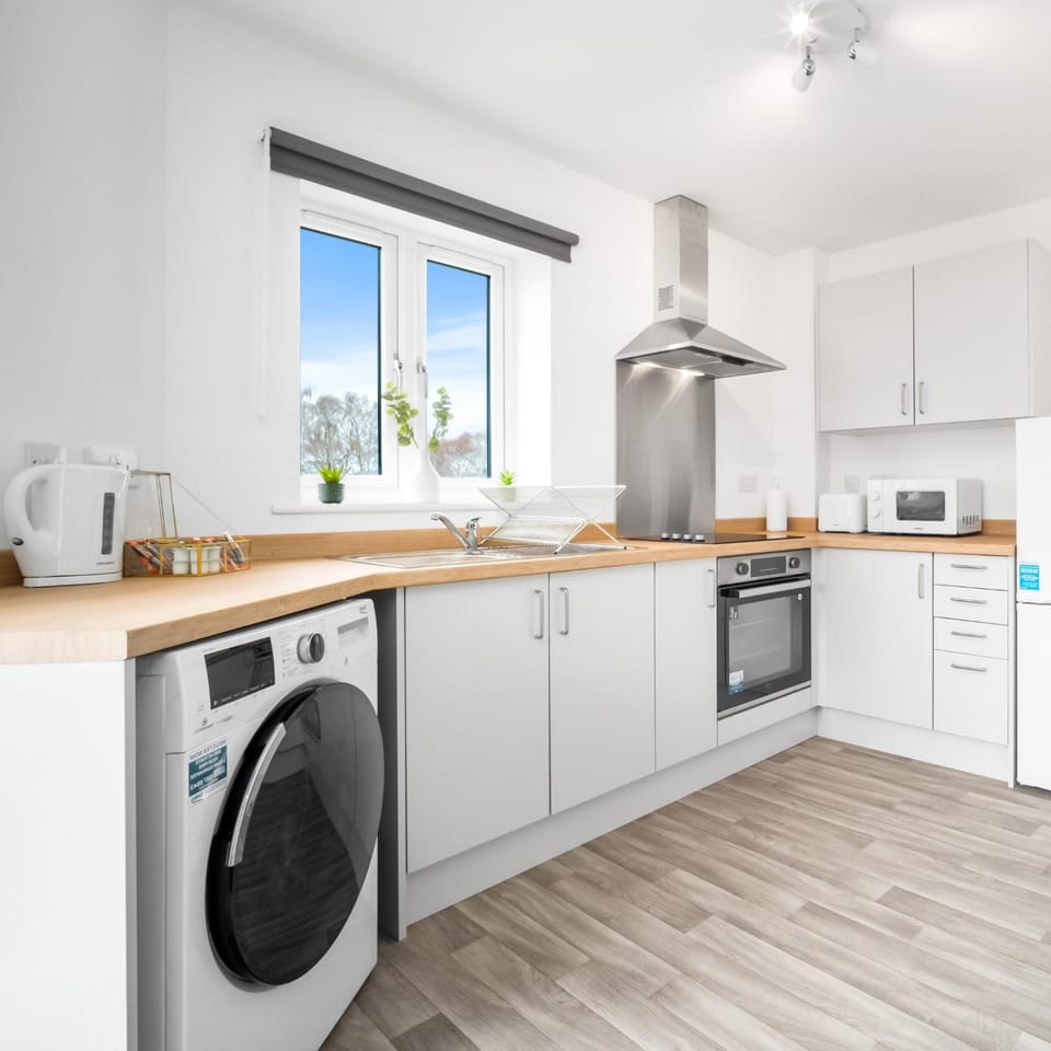 Property building, Kitchen or kitchenette, stove, washing machine