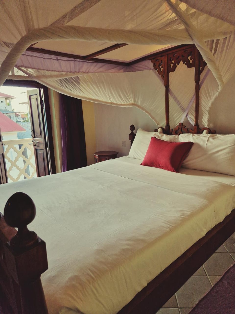 Bed, Balcony/Terrace, Photo of the whole room, Bedroom, City view, internet