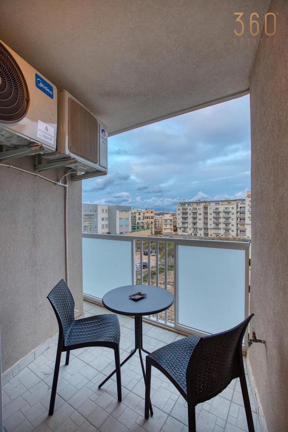Communal lounge/ TV room, Natural landscape, View (from property/room), Balcony/Terrace, Dining area, Evening entertainment, air conditioner