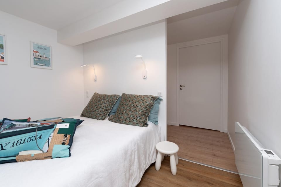 Living room, Bedroom